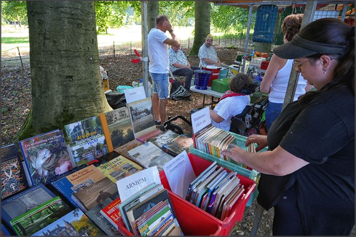 Antiques market at Kasteel Middachten