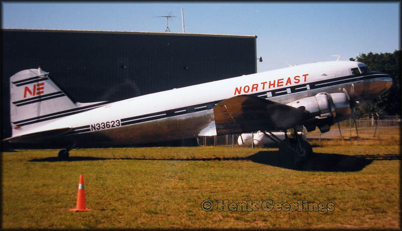 Douglas DC-3 N33623