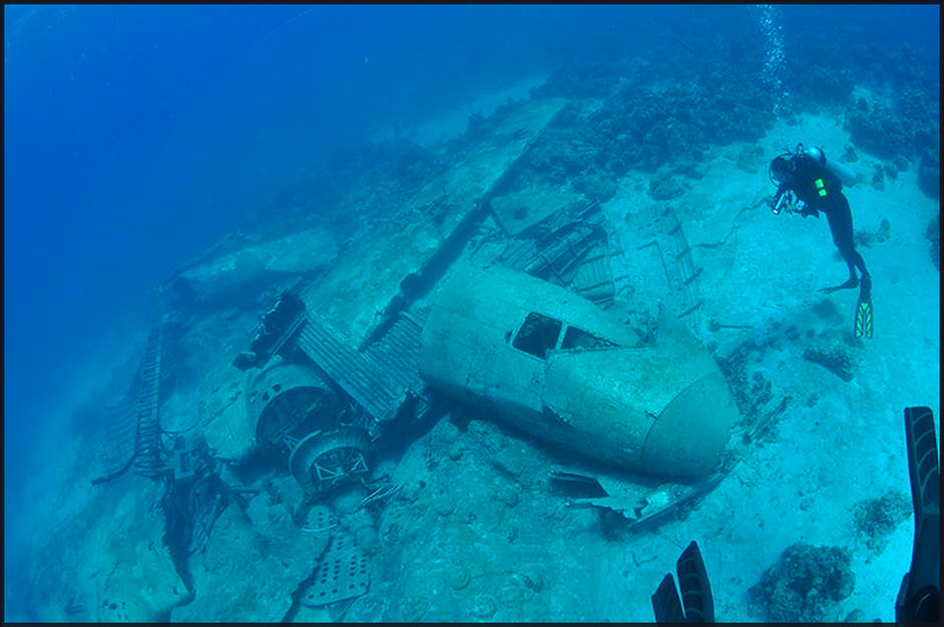 DC-3 submerged for 'film 'Into the Blue' at the Bahamas