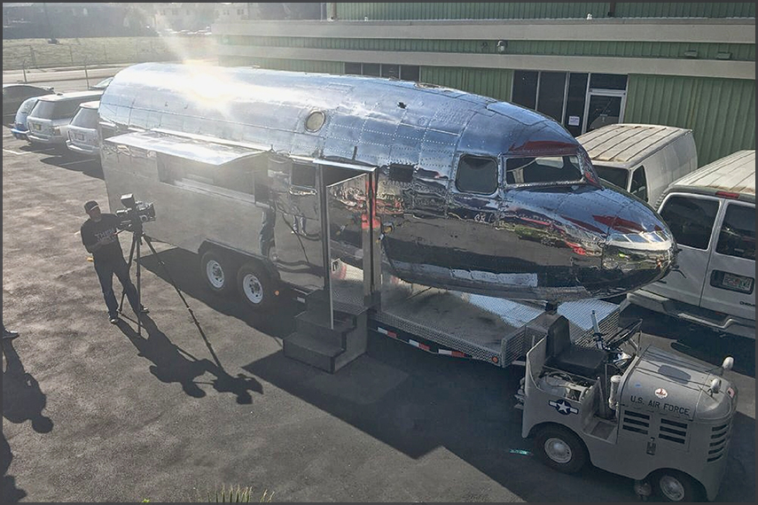DC-3 rebuilt into a foodtrailer!
