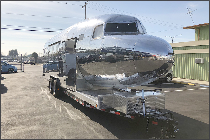 DC-3 rebuilt into a foodtrailer!
