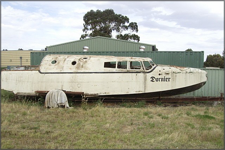 Dornier-turned-houseboat marked 'Echuca, Victoria'