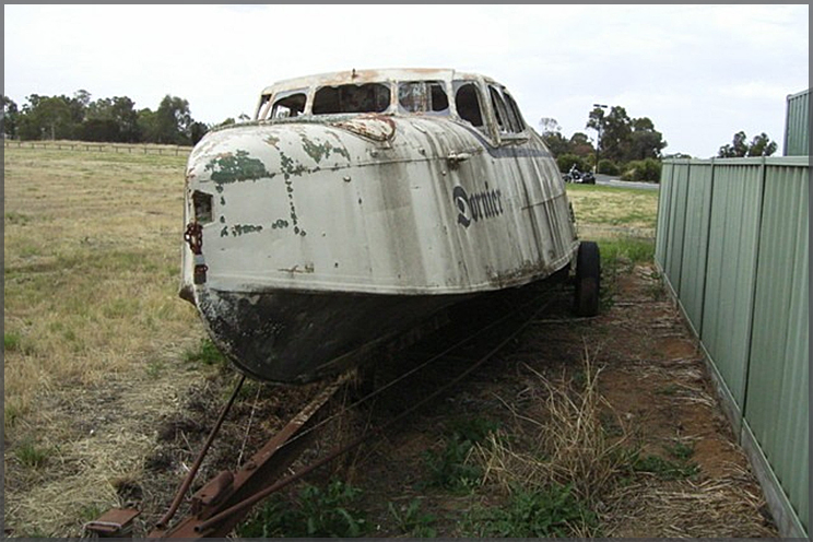 Dornier-turned-houseboat marked 'Echuca, Victoria'