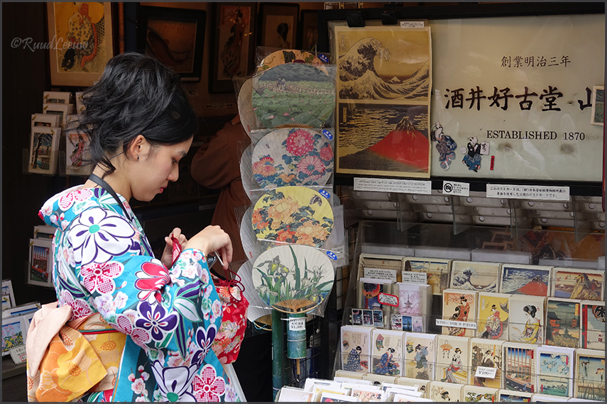 Nakamise Market, Tokyo - Photography by Ruud Leeuw